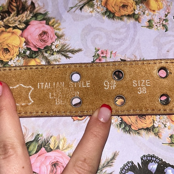 BUBBLEGUM PINK GENUINE LEATHER ITALIAN STYLE GROMMET BELT - Picture 3 of 5